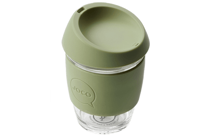 Green glass tumbler with a silicone lid 