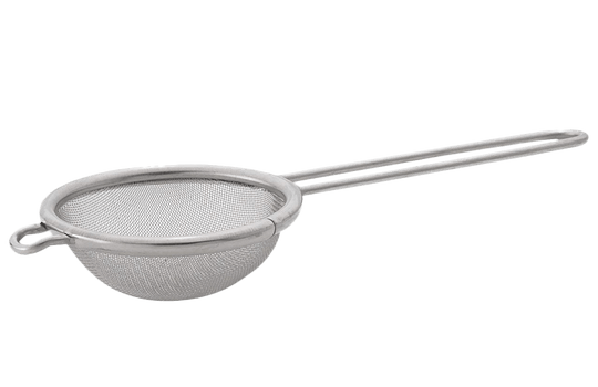 Metal mesh strainer with a handle